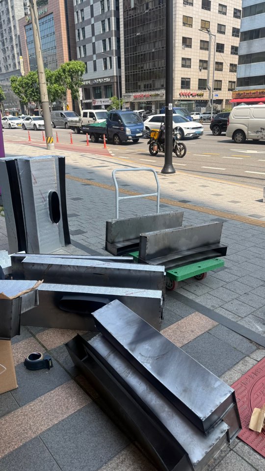 강남 덕트시공 현장 반입 대기 중인 덕트 자재
